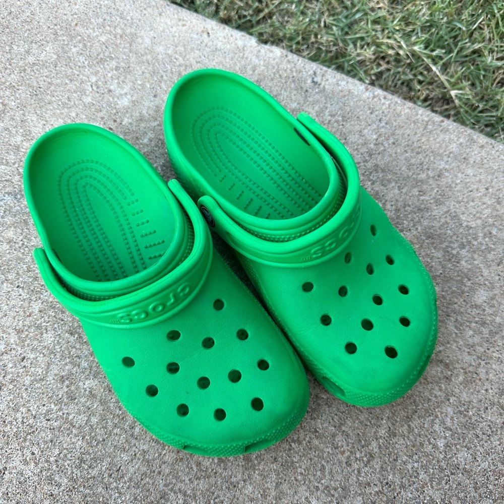 Green crocs size 5